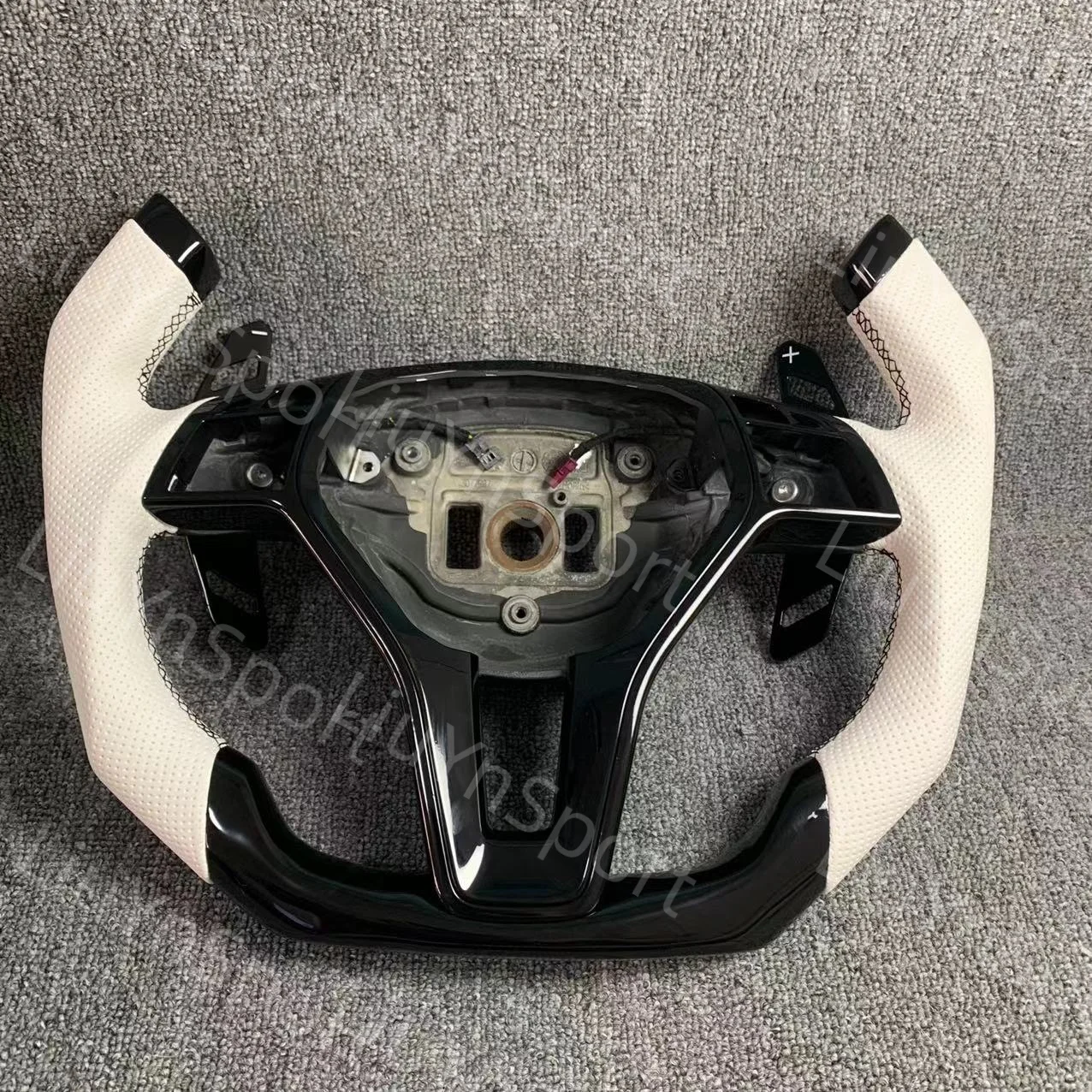 

Индивидуальный гоночный руль Piano Black F1 для Mercedes-Benz CLA W212 GLE GLS E350 2015-2018