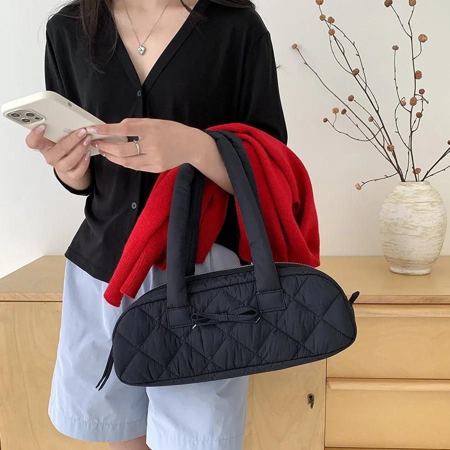 

Autumn and winter new Korean version of the niche simple gentle handbag bow diamond lattice leisure cloud shoulder women's bags