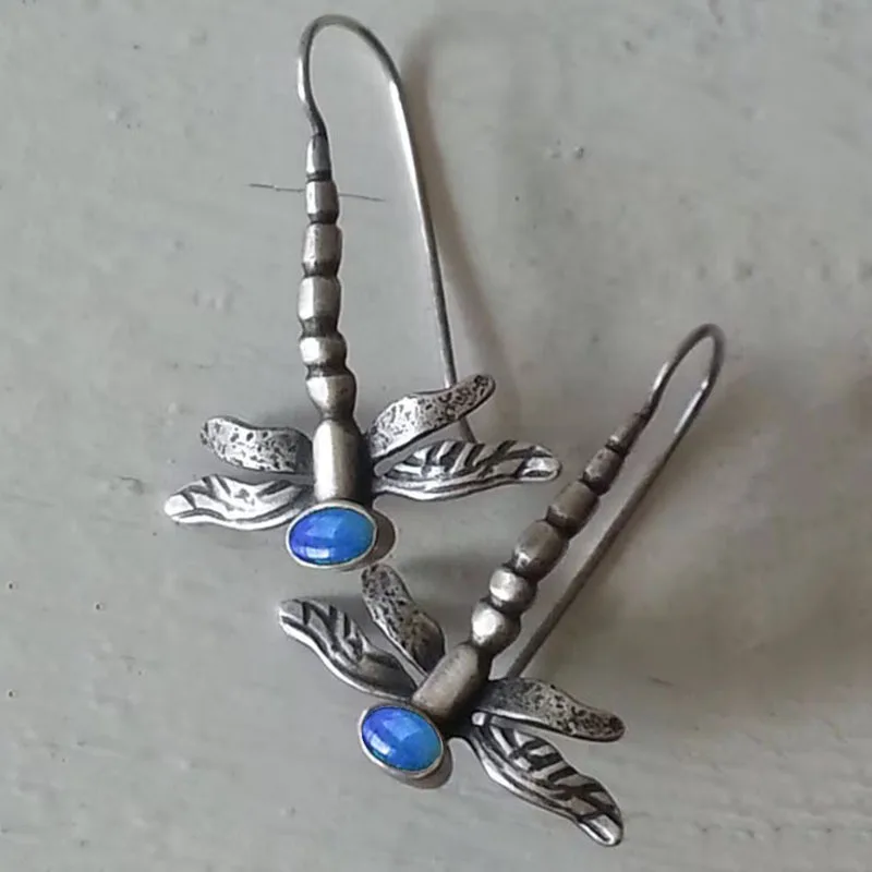 Fashionable Personalized Dragonfly Long Earrings for Moms Creative Flying Insect Pendant Women's Accessory