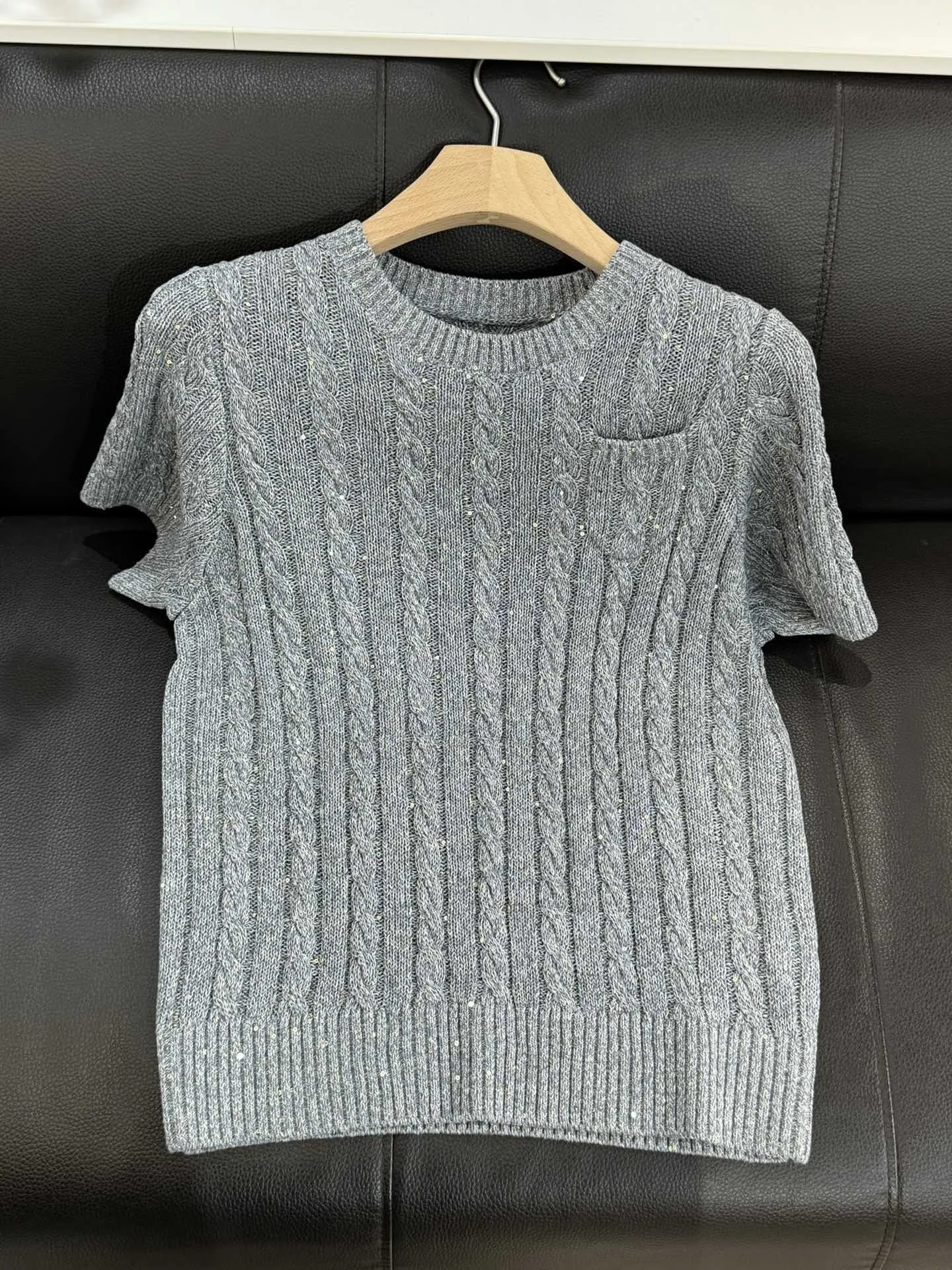 Exquisite shiny twisted yarn knitted round neck top