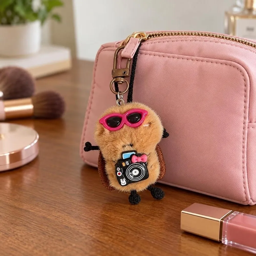 Fashion Bag Hanging Cockroach Keychain Creative Ornaments Cockroach Pendant Funny Mini Car Key Ring Key Decor