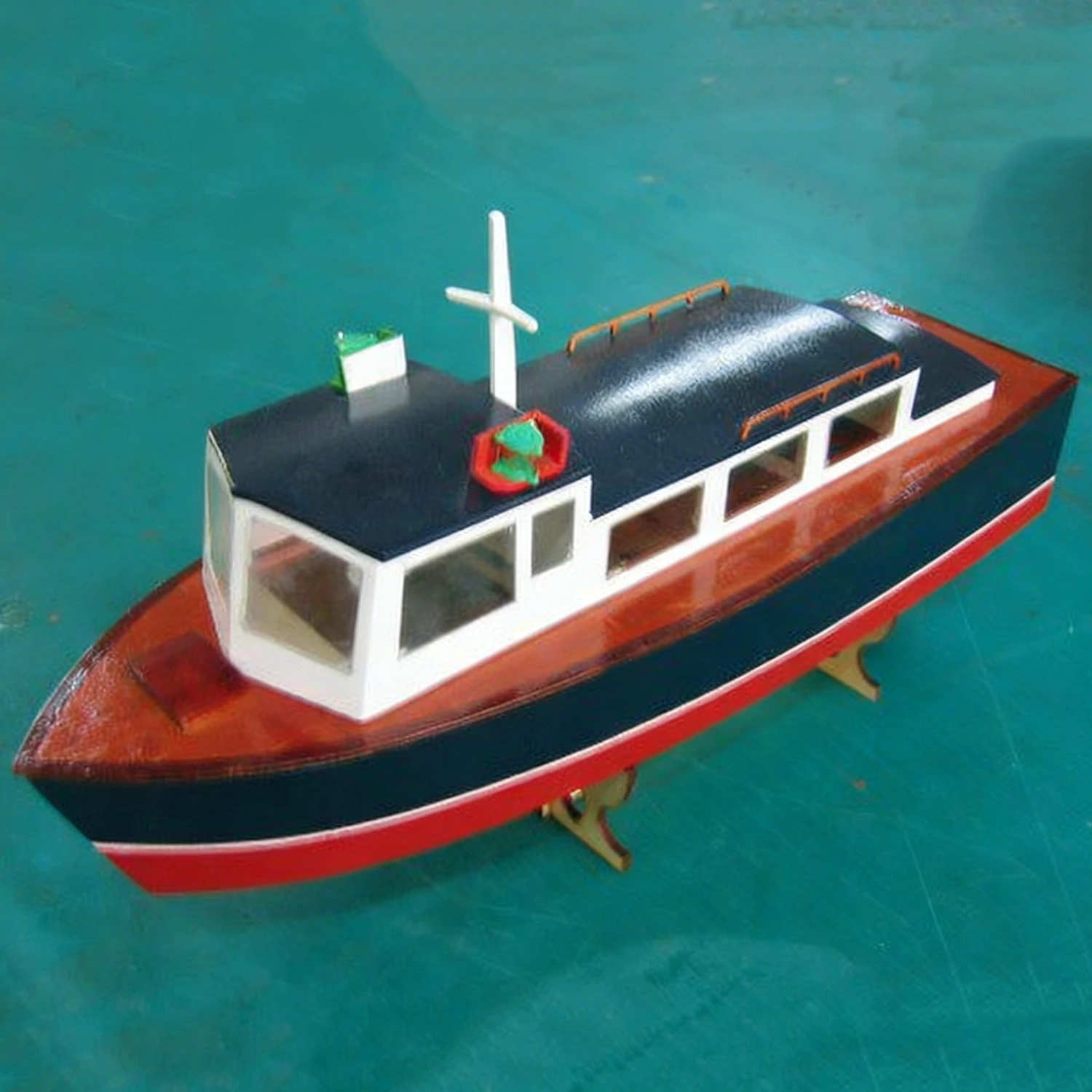 bateaux-telecommandes-rc-40cm-bobby-launch-bateau-de-patrouille-telecommande-structure-en-bois-fabrication-artisanale-kit-de-modele-de-bateau-rc-jouet-de-bateau