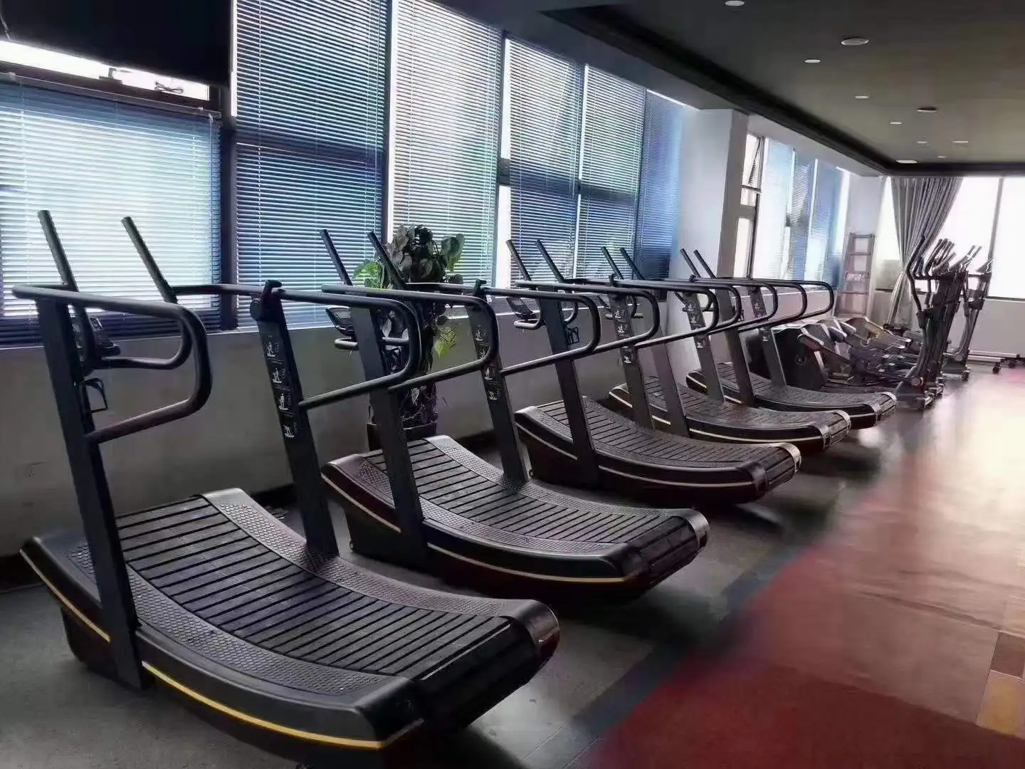 Factory Gym Fitness Self Generating Running Machine Assault air Runner  Commercial Curved Treadmill with Resistance