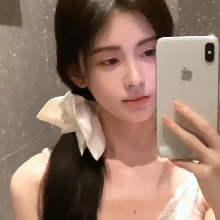 

1pc Viral Celebrity Solid Color Satin Scrunchie Rich Girl Style High Elastic Hair Tie for Women High Bun Ponytail Holder Chic