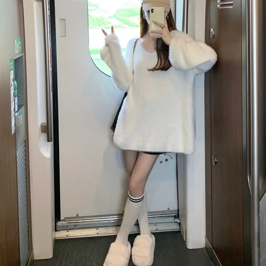 

Белый женский свитер с открытыми плечами и длинными рукавами, мягкий восковой свободный топ средней длины, модная осенняя одежда