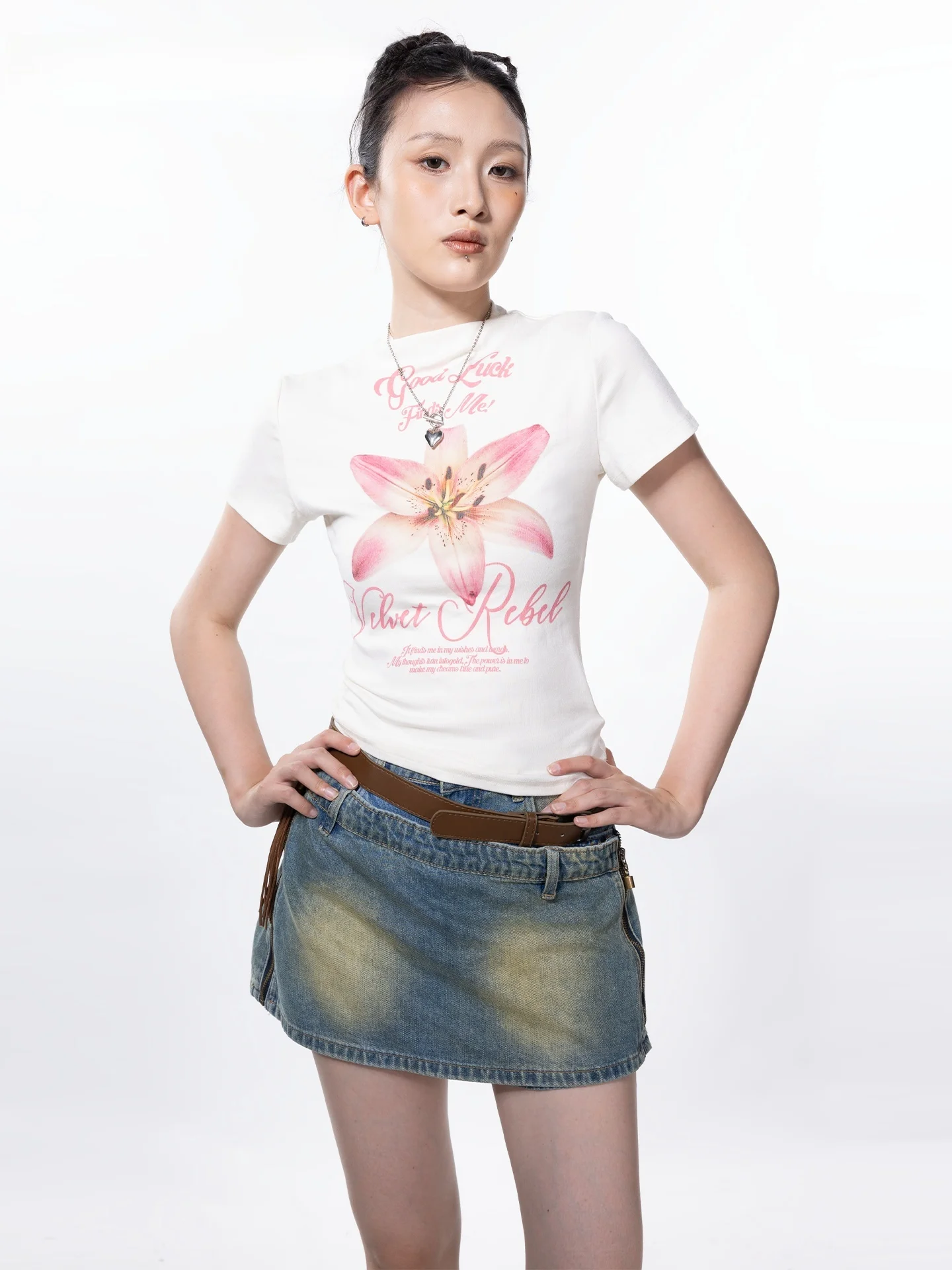 

Pink Petal Print Short Sleeve T-Shirt Women's Fashionable Slim Fit High Elasticity Summer Top Light Beige Short Length Cotton...