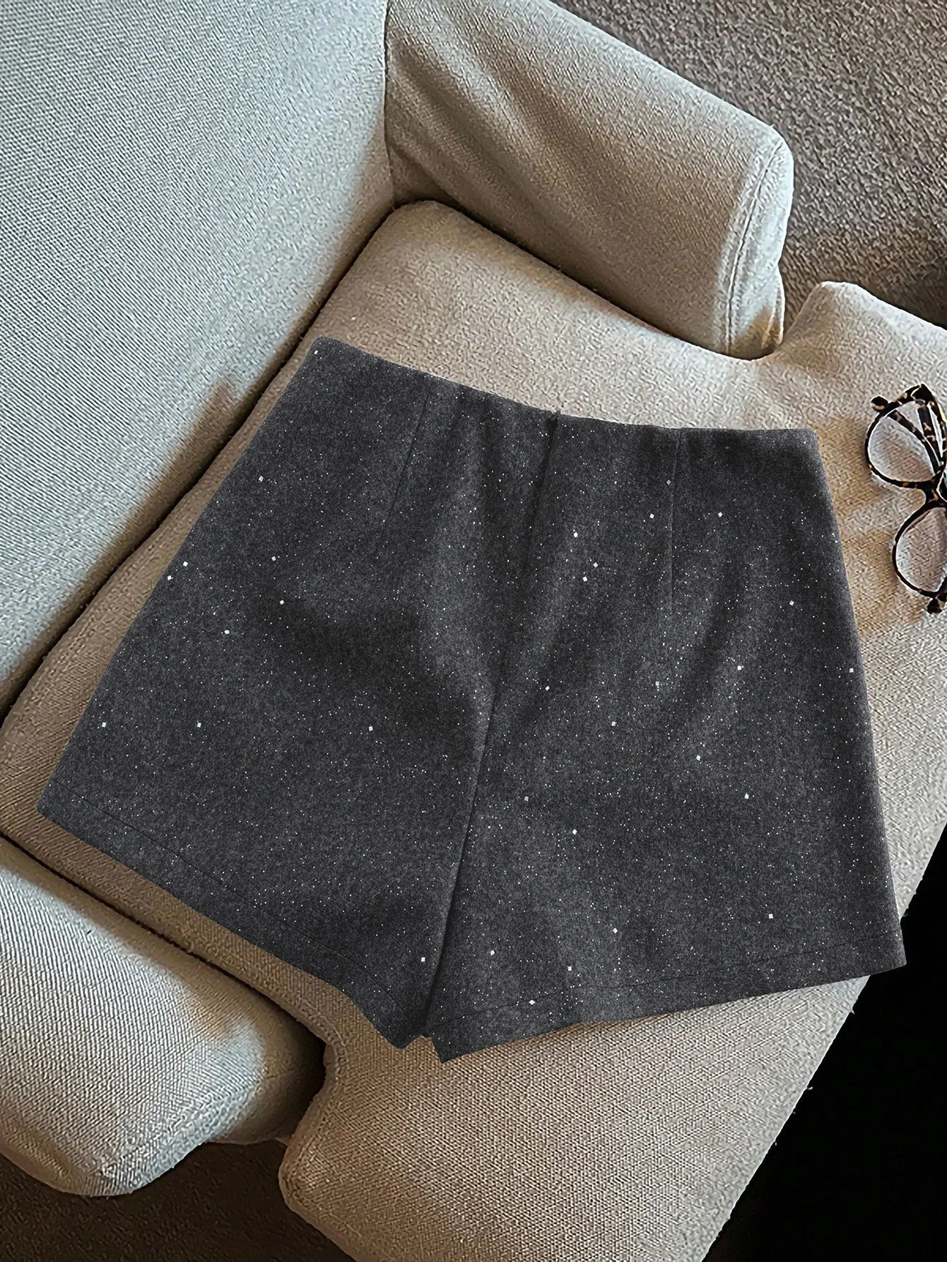 Fashionable solid-color sequin high-waisted women's slim-fit versatile shorts (1 piece)
