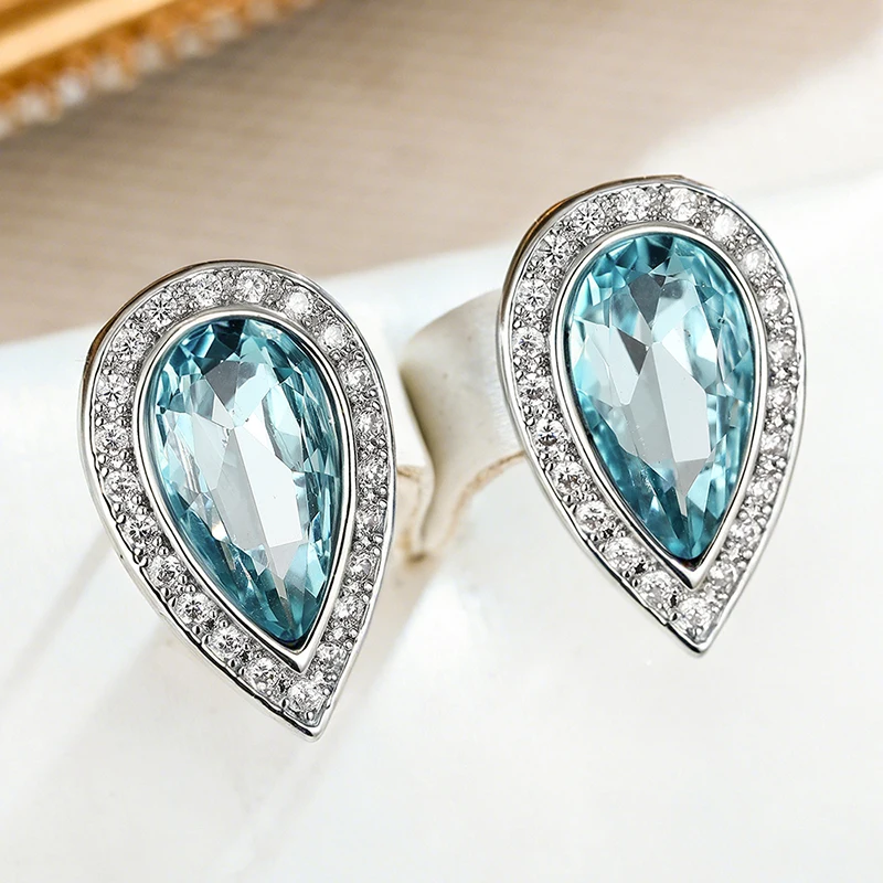 Huitan Perlen-Ohrstecker für Damen, silberfarben, Accessoires für Party und Alltag, vielseitig einsetzbar, mit leuchtend blauem CZ, modischer Damenschmuck