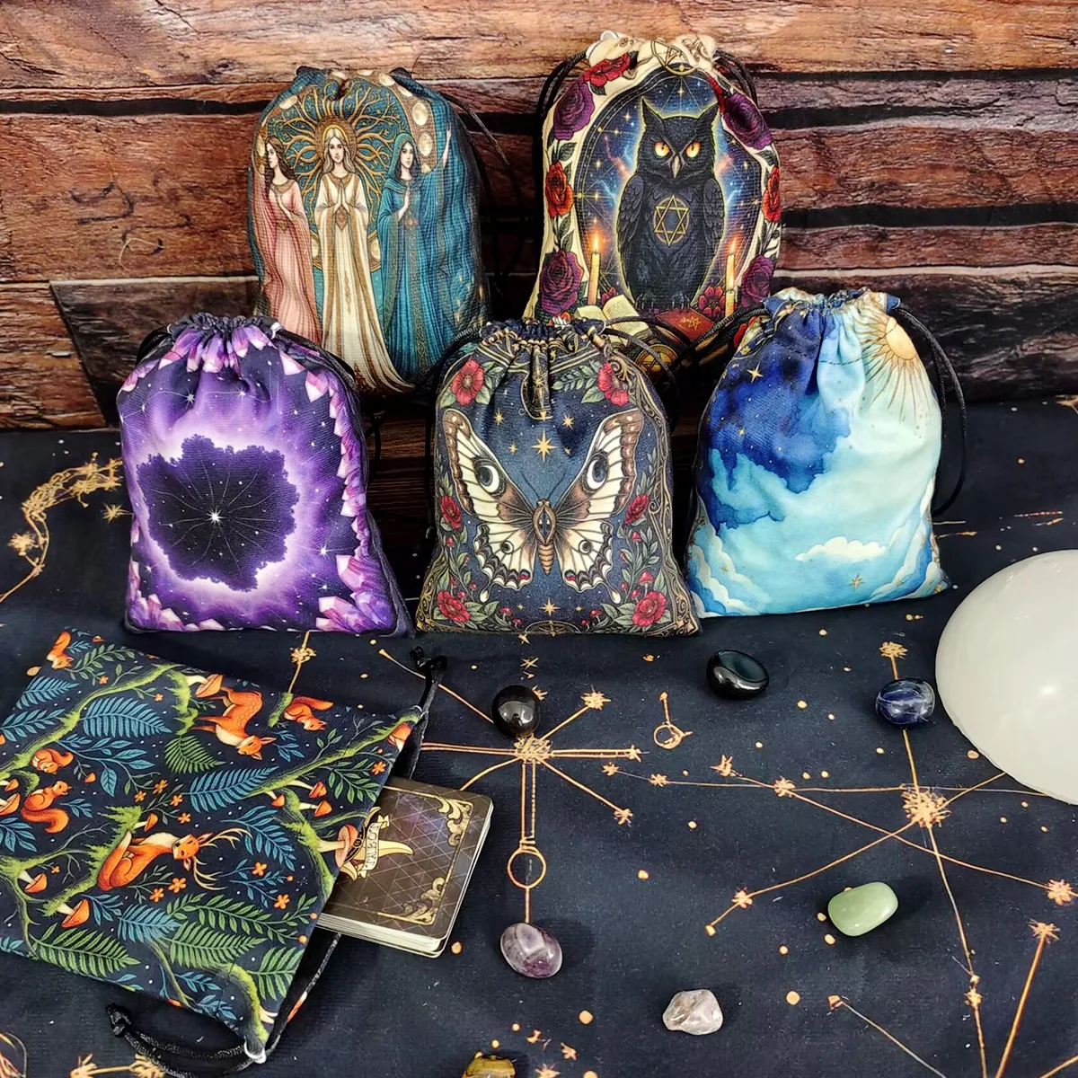Pochette en velours noir pour cartes de tarot, sac de rangement pour cartes, sac d'autel Wicca avec motif Triple Lune et Arbre de Vie, pour divination, pochette à cordon.