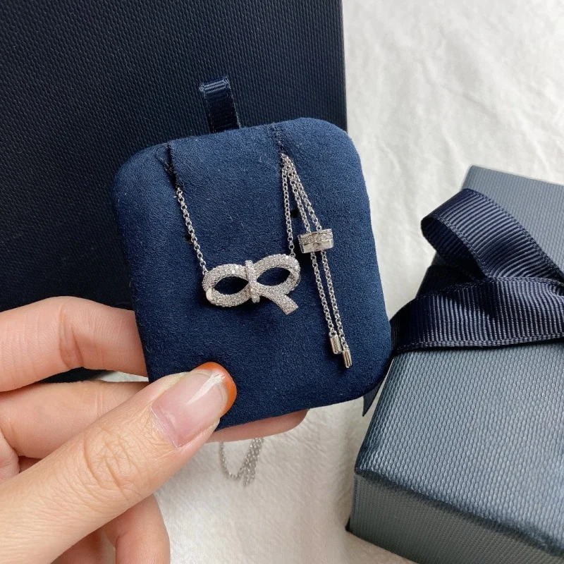 

Lady's bow necklace; girl's main character embedded white diamond bow collarbone necklace; gift jewelry of choice