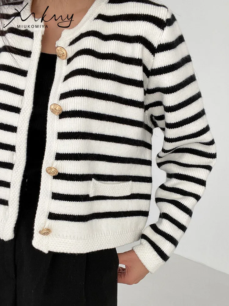 Autumn Black And White Striped Cardigan Women Short Knit Jacket Outerwears Casual Thick Cardigans For Women 2024 Elegant Tops