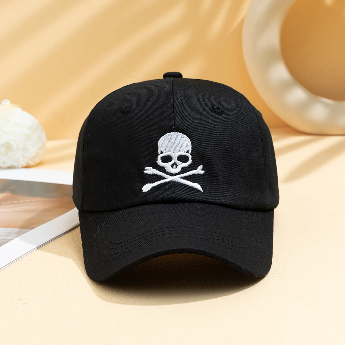 New Fashionable and Individual Skull Baseball Caps for Men and Women, Simple and Versatile for Spring and Summer
