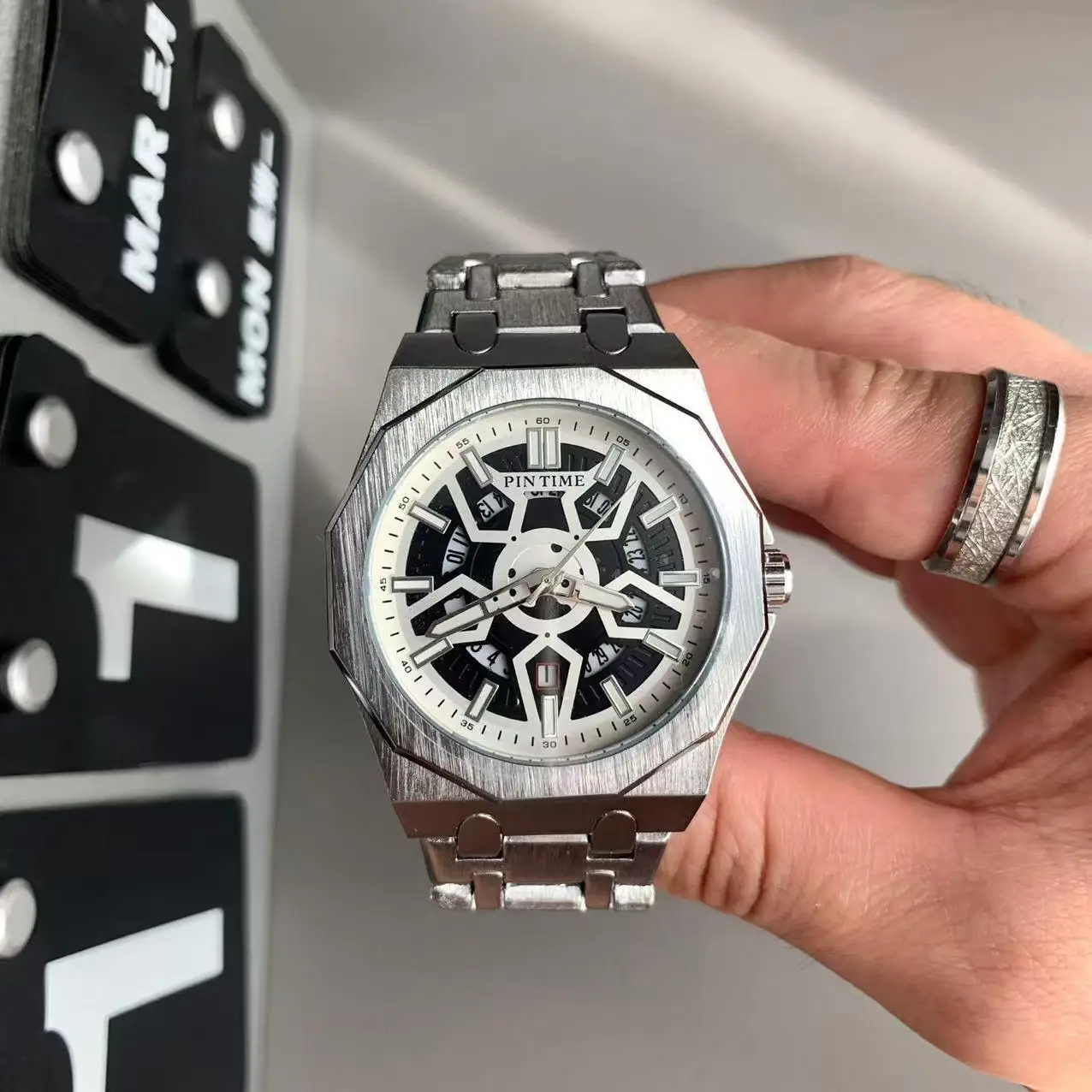 Men's Watch Fashionable Mechanical Style Skeleton Octagonal Calendar Quartz Watch with Steel Bracelet Unisex Timepiece Men Gift