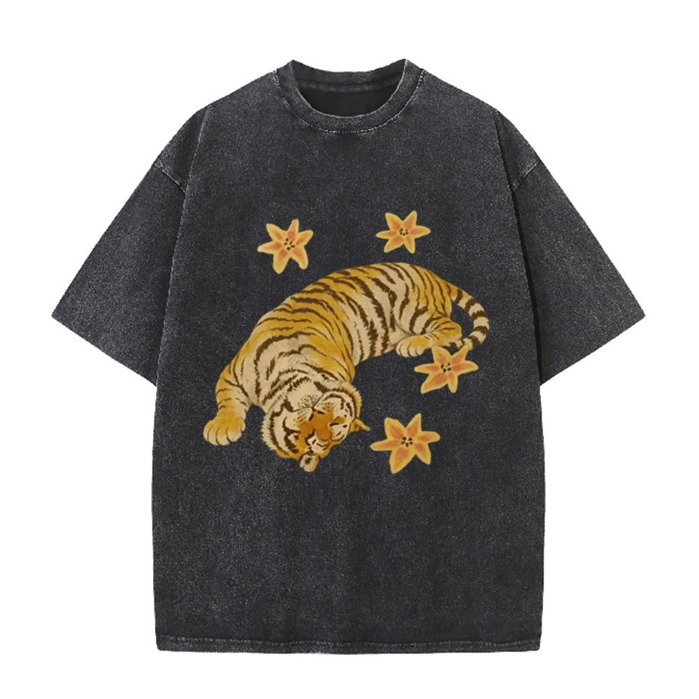 2026 Vintage Washed Black Reclining Tiger Floral Graphic T Shirt Retro Oriental Animal Oversized Casual Streetwear Short Sleeve