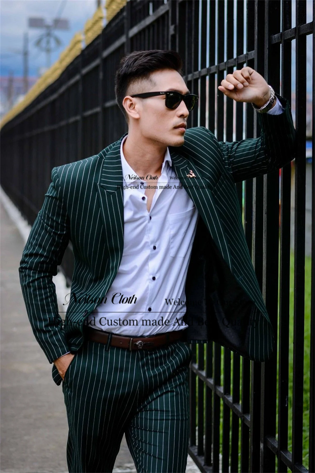 

Formal 2 Pieces Sets Male Prom Blazers Green Peaked Lapel Groom Wedding Tuxedos For Men Customized Stripe Terno Masculino