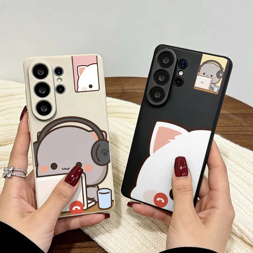 Cartoon Cat Working Headphones Cover For Samsung Galaxy S26 S25 S24 S23 Note 10 20 Plus Edge Ultra Lite FE Soft Phone Case