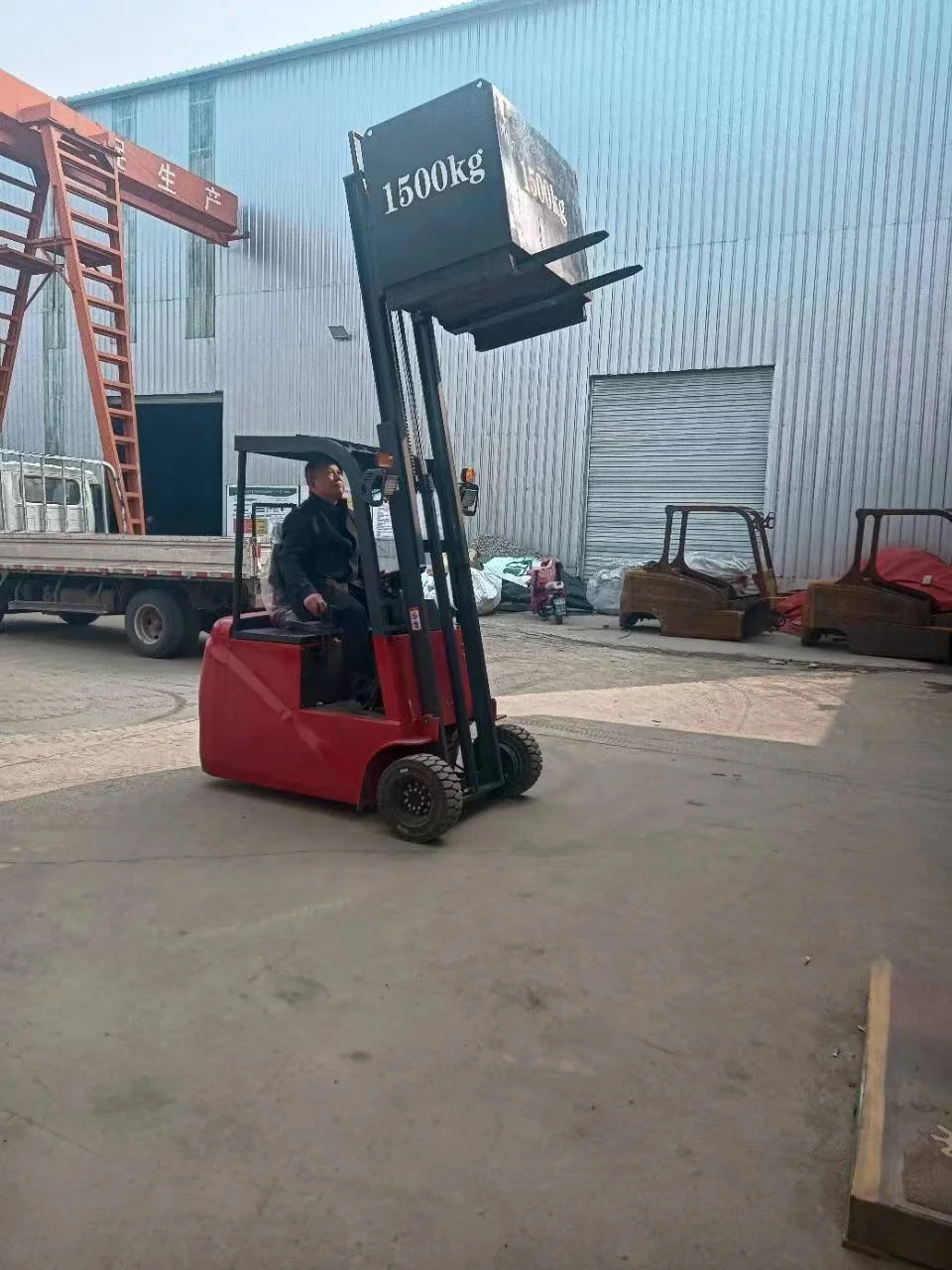 0.5-1.5 Ton Lithium Battery Handling Forklift 3-Wheel Heavy Duty Pallet Forklift for Industrial Warehouse Material Handling
