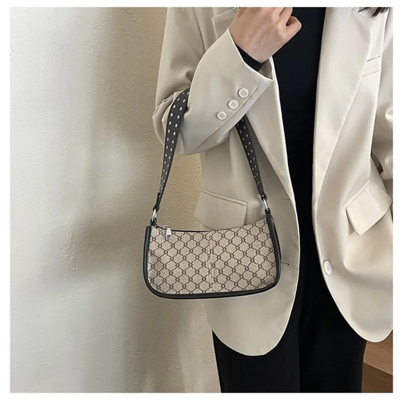 

Top-Tier Women's Handbag Made Of Cowhide Leather Boasting Trendy Vienna Vintage Neat Spacious Daily Look