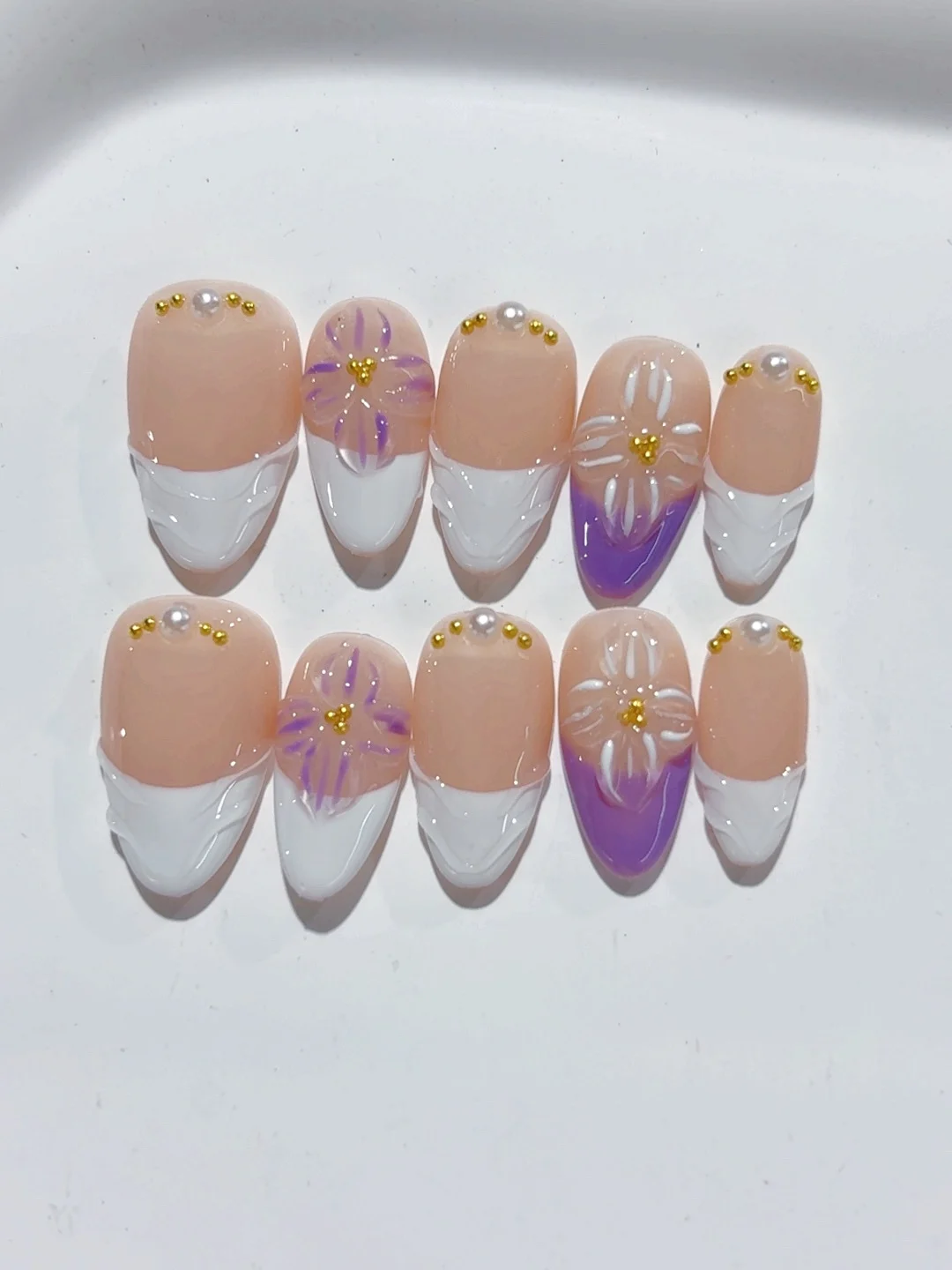 

French Hand-Painted Stereo Flower Short Almond Simple Fashion Manicure (D362)