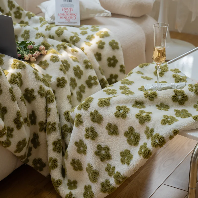 Autumn and Winter Vintage Floral Jacquard Blanket Lamb Wool Warm Blankets for Bedroom Sofa Luxury Single 110X140Cm Size Shawl