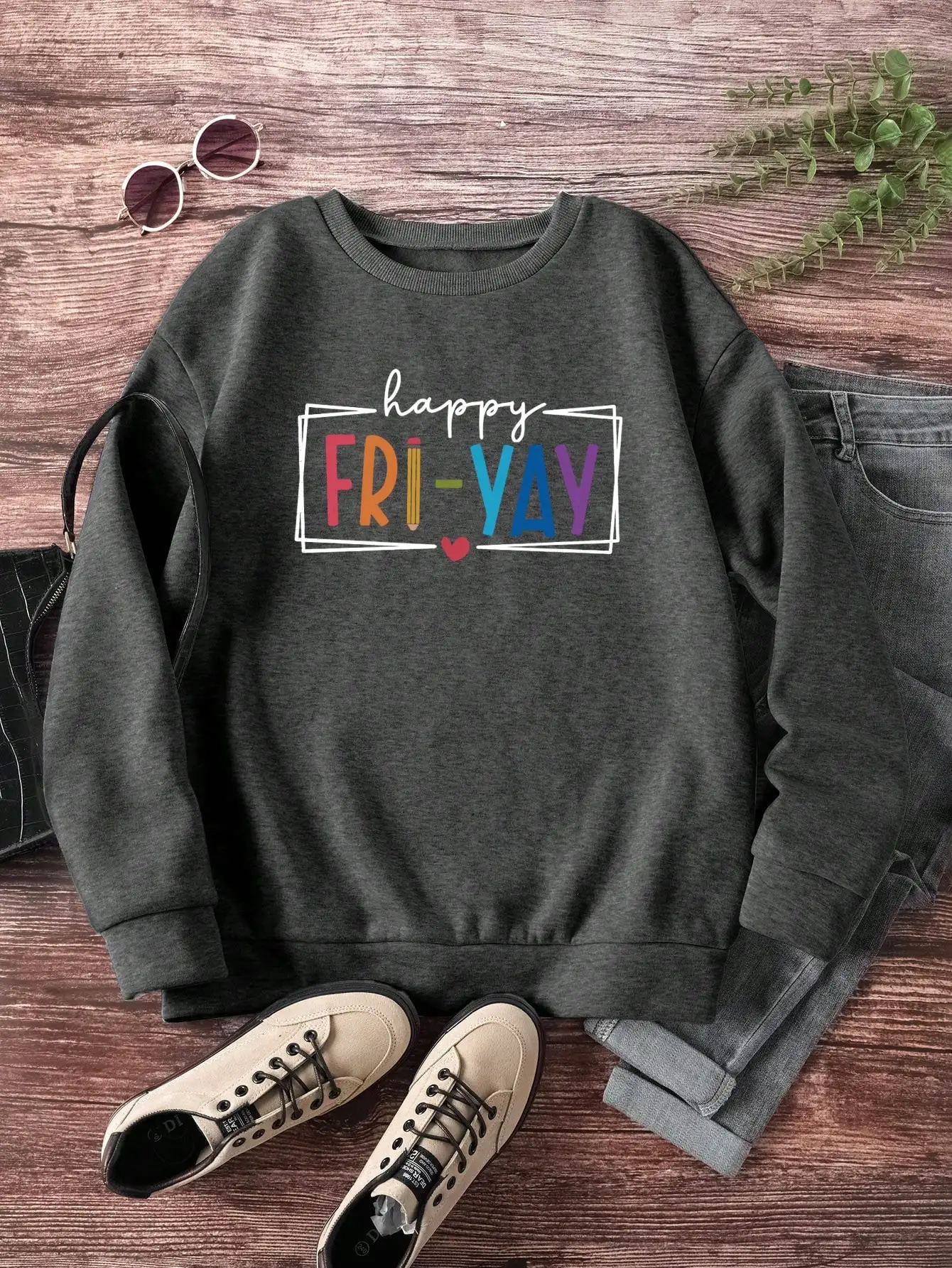 เสื้อสเวตเชิ้ตแขนยาวคอกลมพิมพ์ลายตัวอักษรลำลองสำหรับผู้หญิง Happy Fri-Yay ลายกราฟิกสีสันสดใส