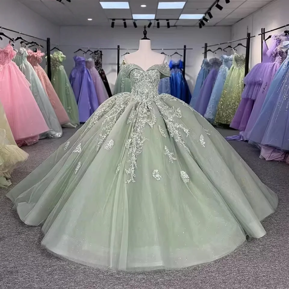 

Классические платья Quinceanera из шалфея и кружева для девочек, аппликации с открытыми плечами, бусины, расшитые блестками, церемония, Vestidos De 15 Anos по индивидуальному заказу