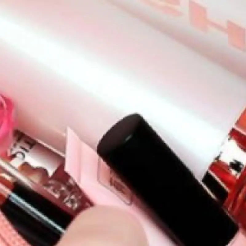 Compact Multi-Compartment Makeup Organizer Bag for Cosmetics & Accessories, Portable & Stylish