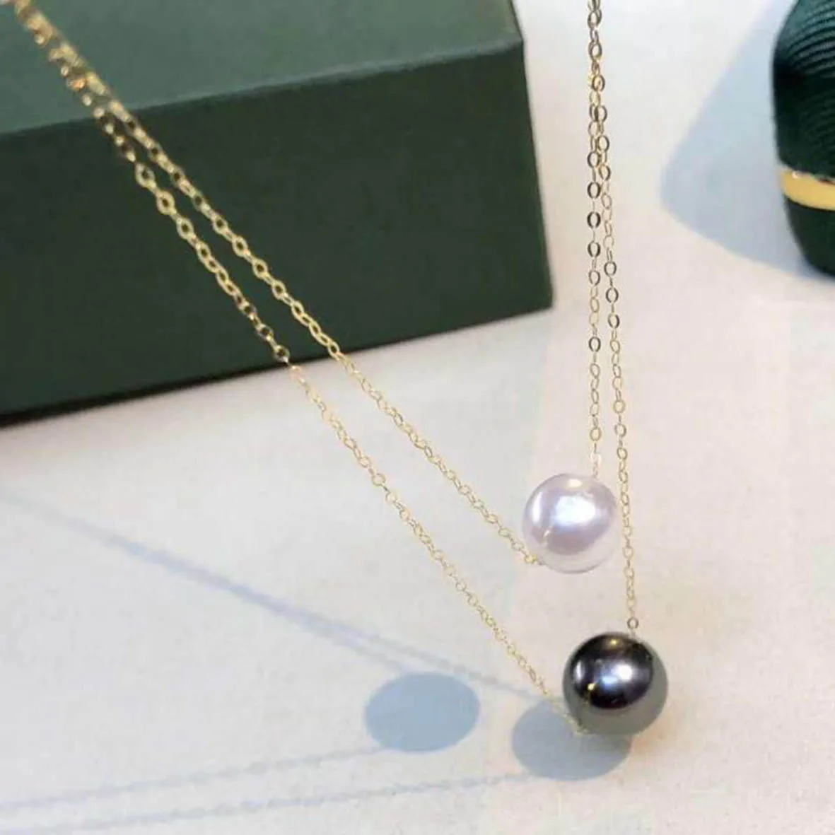 Classic Round 18K Solid Yellow Gold Pendant Necklace Tahitian Pearls 8-9mm And Akoya 7-8mm White Pearl Necklace