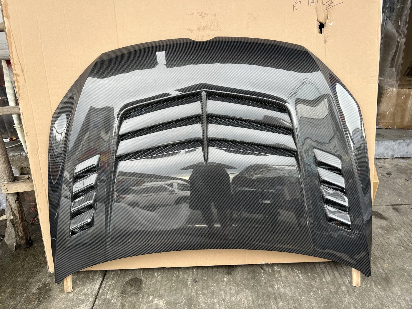 

The Carbon Fiber Hood Is Suitable For The Golf 7 7.5 MK7 Gti 2014-2020