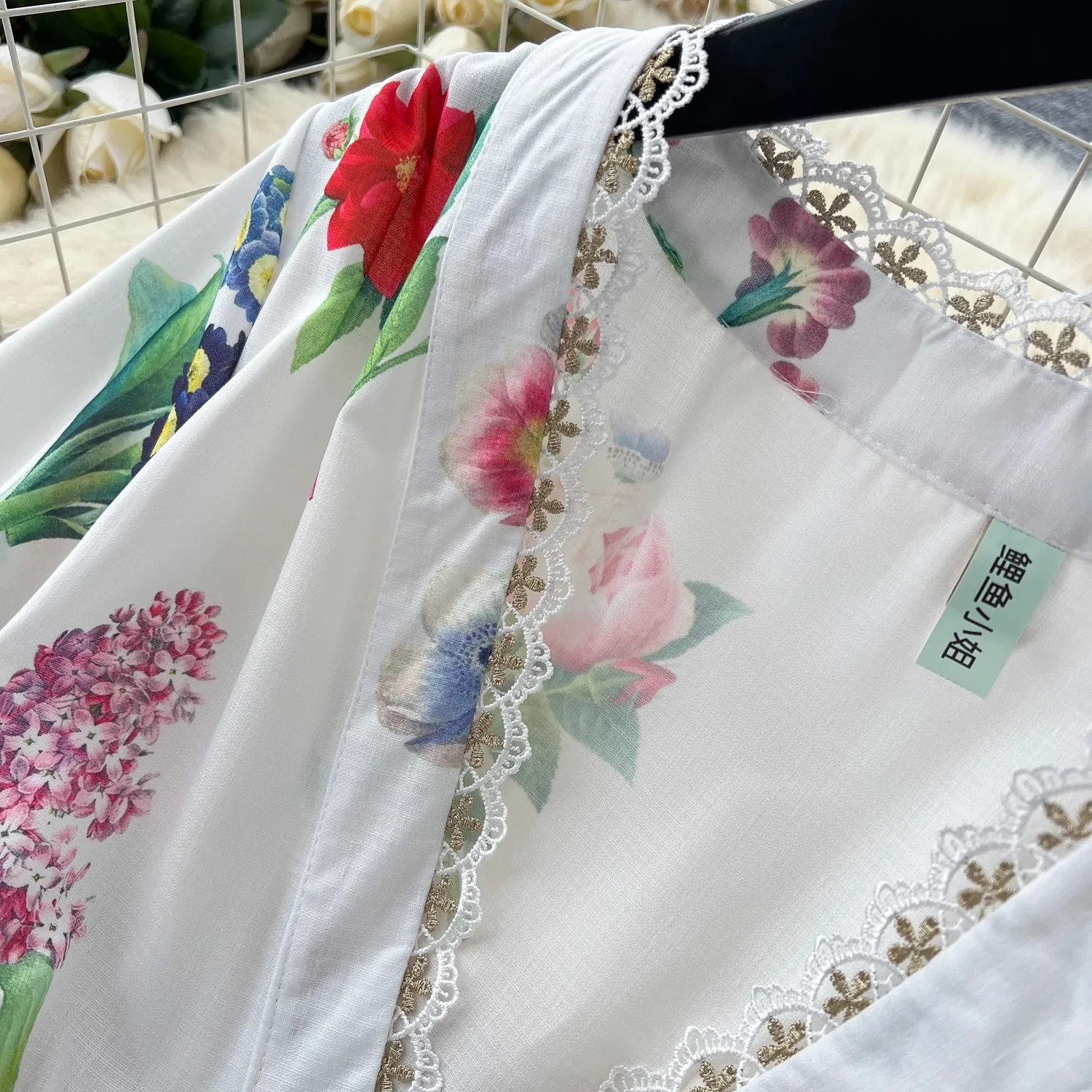 ホリデーゴージャスなフラワーロングドレス女性の V ネックフレアスリーブ花柄シングルブレストレーストリムハイウエストパーティー Vestidos