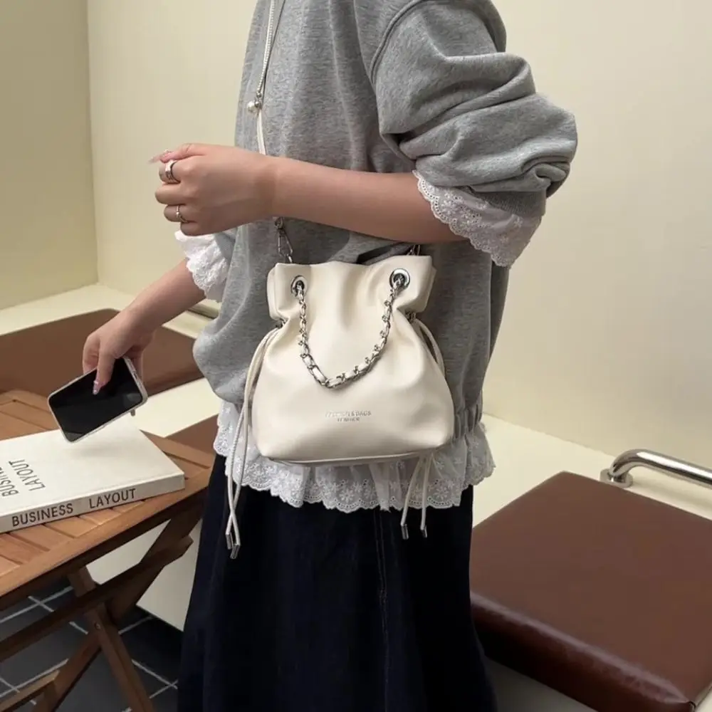 

Korean Style Chains Handle Bucket Bags Crossbody Bag Purse PU Crossbody Bag Large Capacity Wallet Bags Drawstring Bucket Bag
