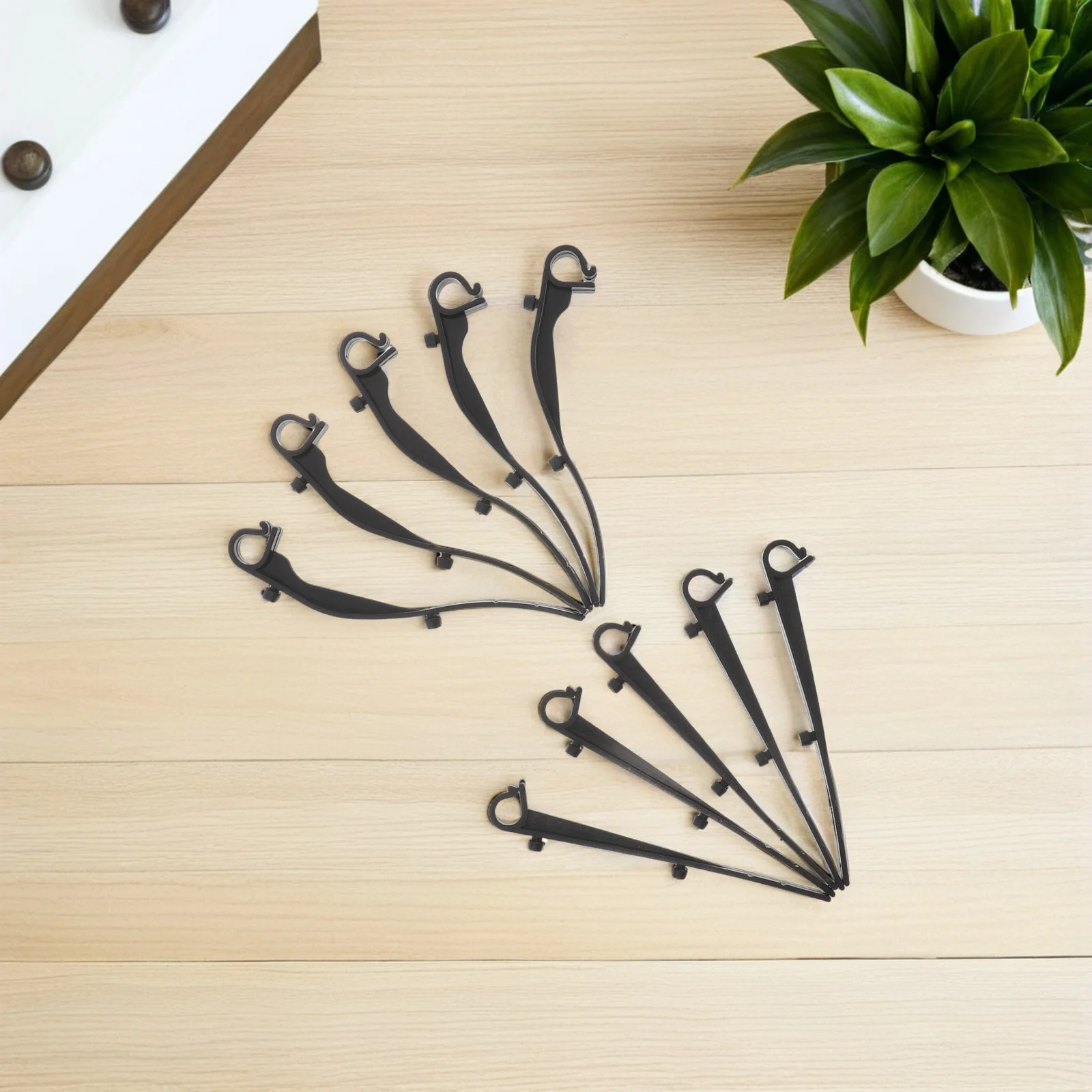 40Pcs Leaf Guard Mesh Clips Plastic Windproof Fasteners for Gutter Screen Protection Easy Install No Tools Required Efficient