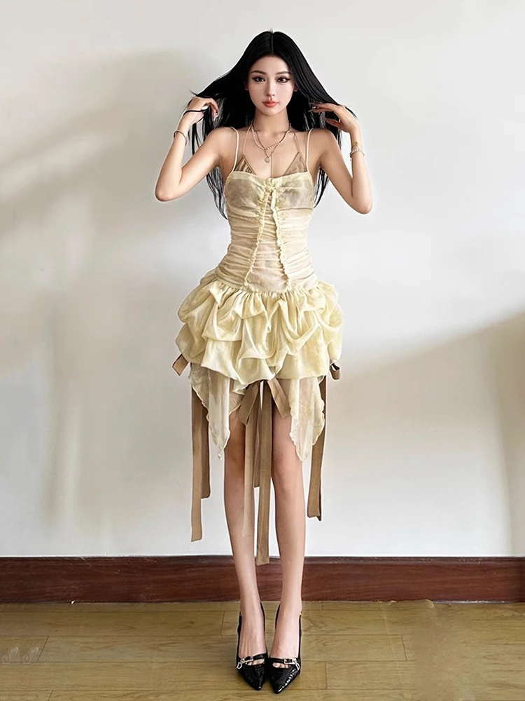 ReddaChic フリル裾フリンジ女性ドレスセットビキニトップシアーチュールストラップレスシャーリングリボンふわふわミニドレスパーティー夏服