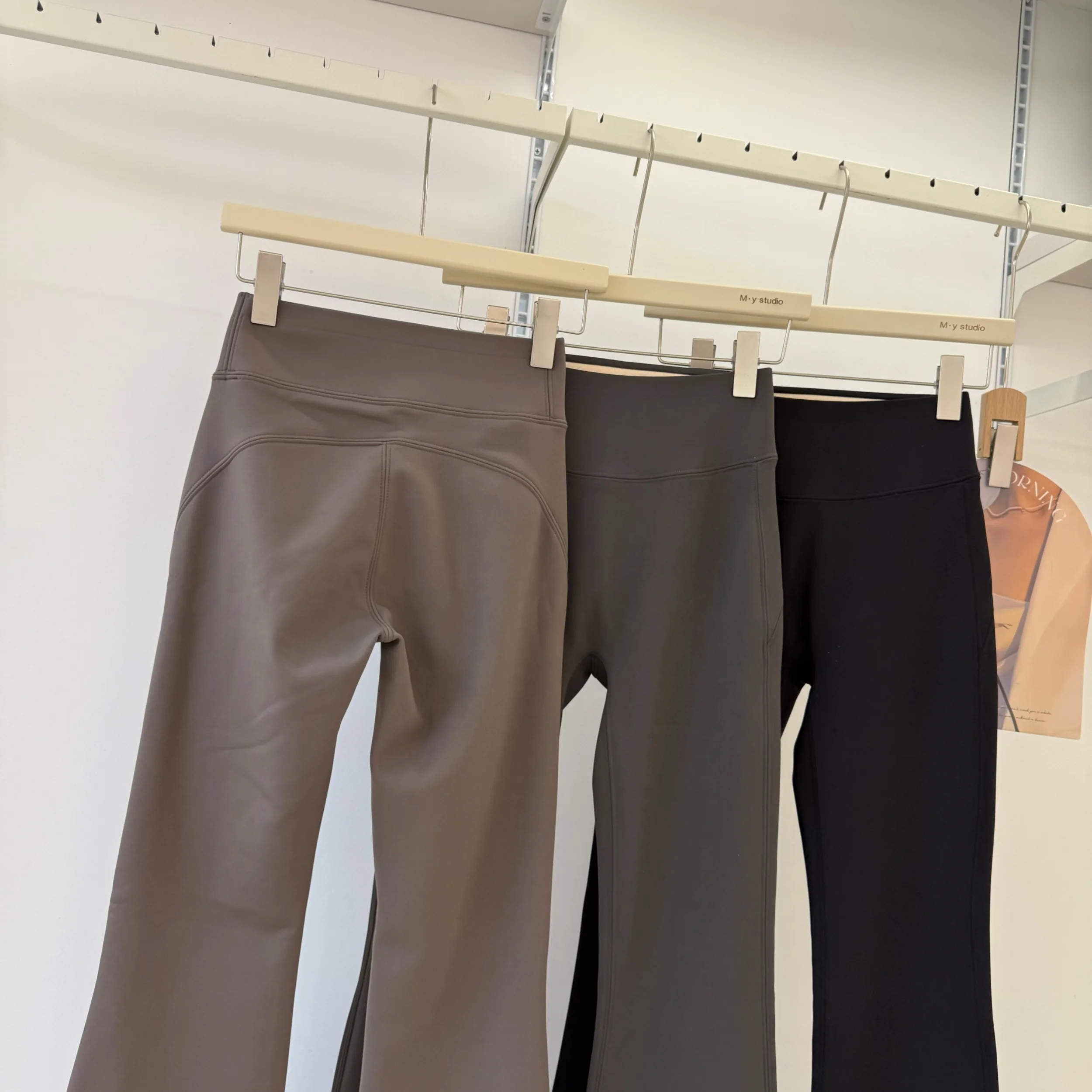Pantaloni da yoga dimagranti a vita alta in lattice Floing Brued Arkskin Pantaloni micro svasati Pantaloni lunghi che migliorano il culo Fitn