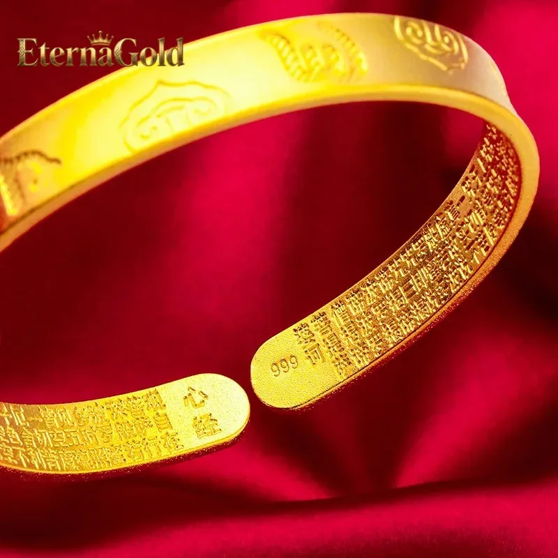 

EternaGold 24K Gold Six-Syllable Mantra Open Bangle, чистое золото AU999, с тисненым текстом мантры, регулируемое открытие, символизирует удачу.