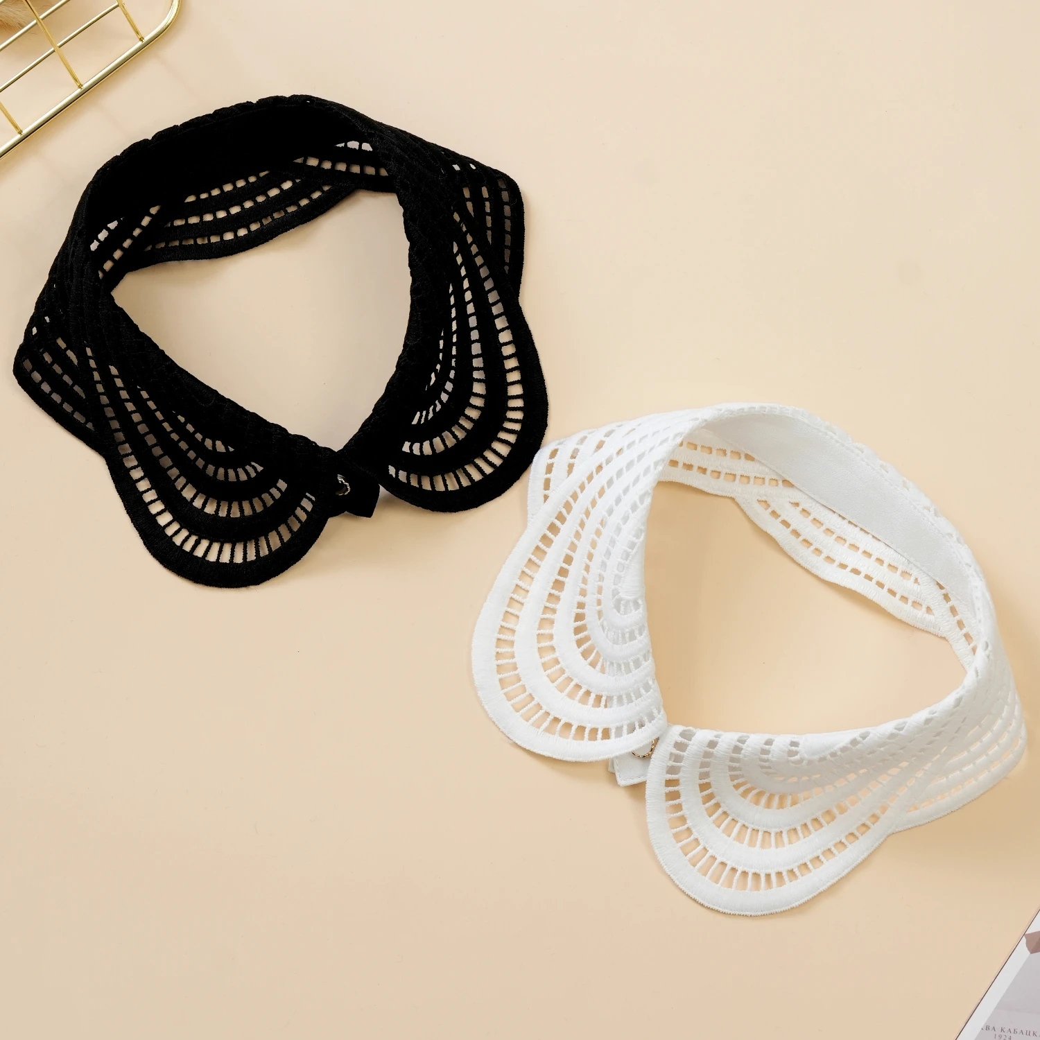 1pc Lace Butterfly Pattern Classic Black-White New Chic Elegant Versatile Women's False Collar