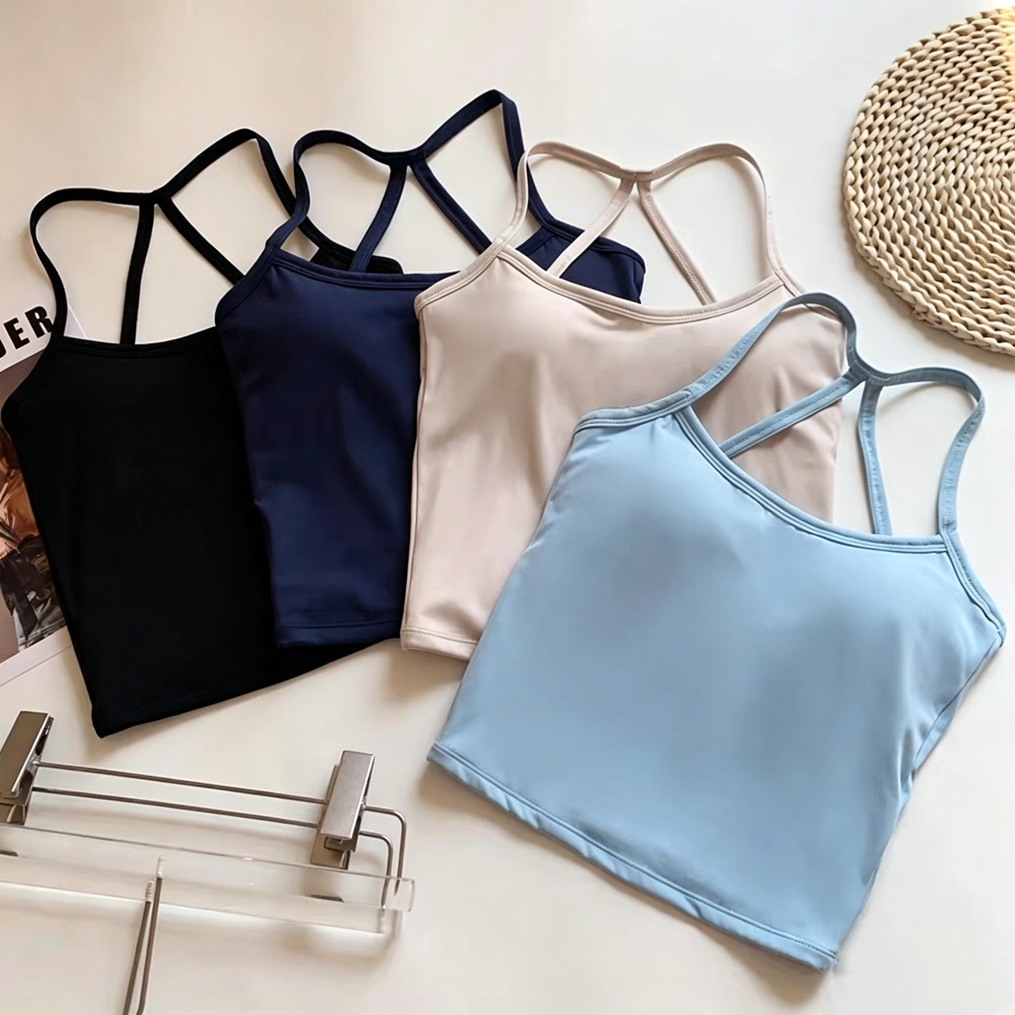 Damen Yoga Tanktop mit eingebauten Polstern, schnelltrocknendes, atmungsaktives Fitness-Top, Sportweste mit schönem Rückendesign für Lauftraining – Detail 6