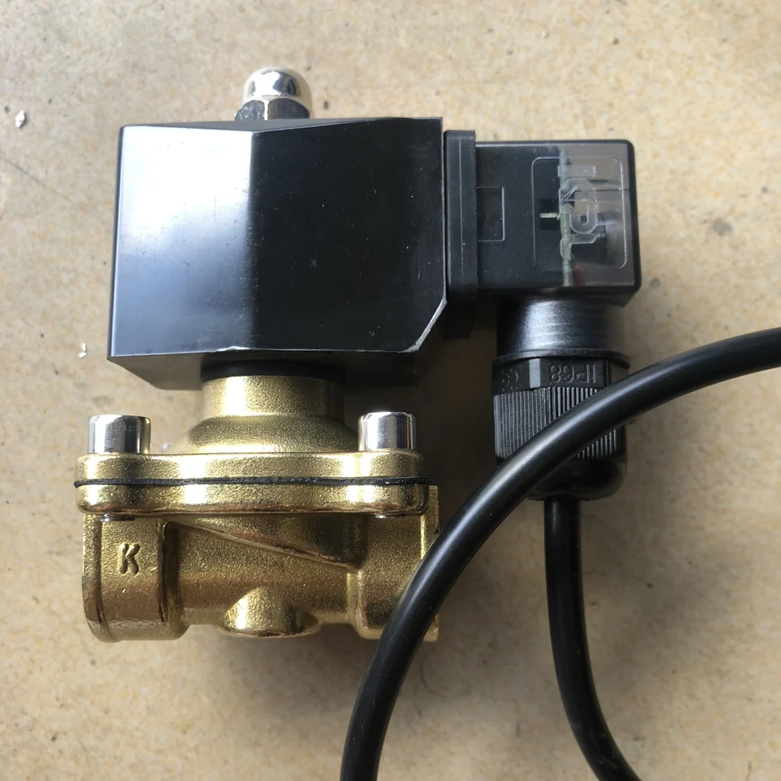 The solenoid valve is powered on for a long time without heating and saves energy 4 minutes, 6 minutes and 1 inch