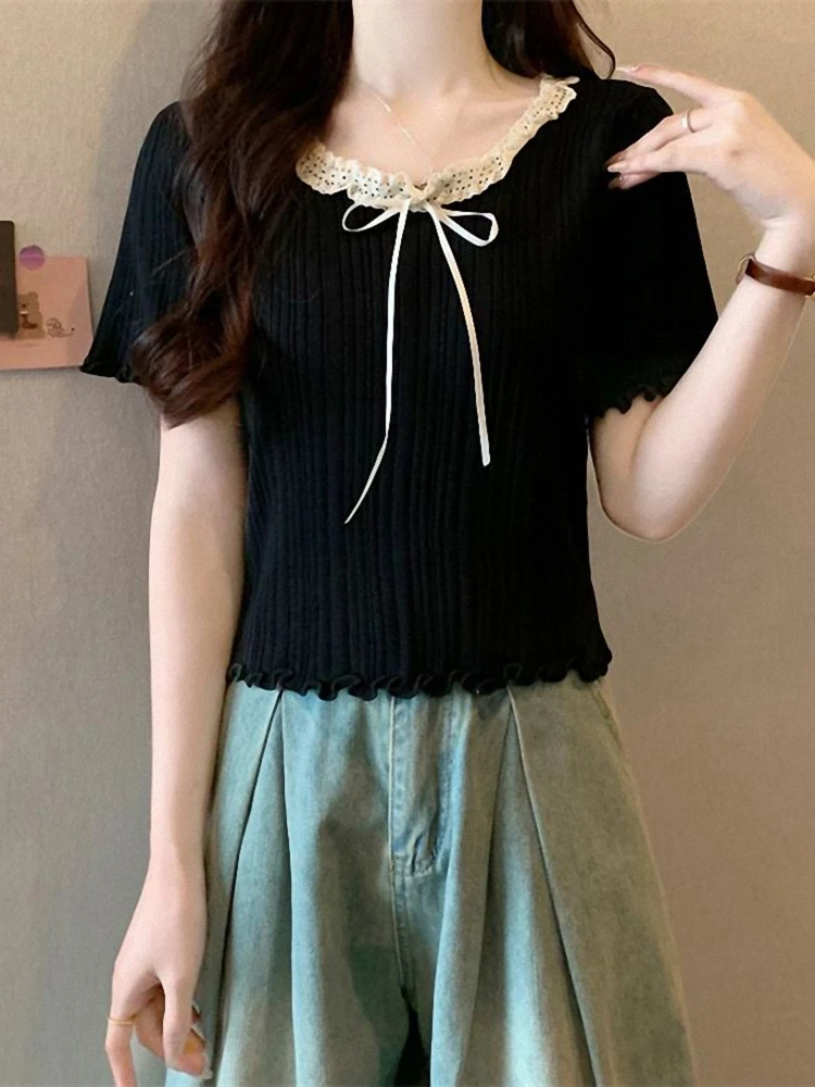 Blusa fena de verão, manga curta, renda vazada, laço borboleta, emenda de malha,  crimento, design moderno e elega...