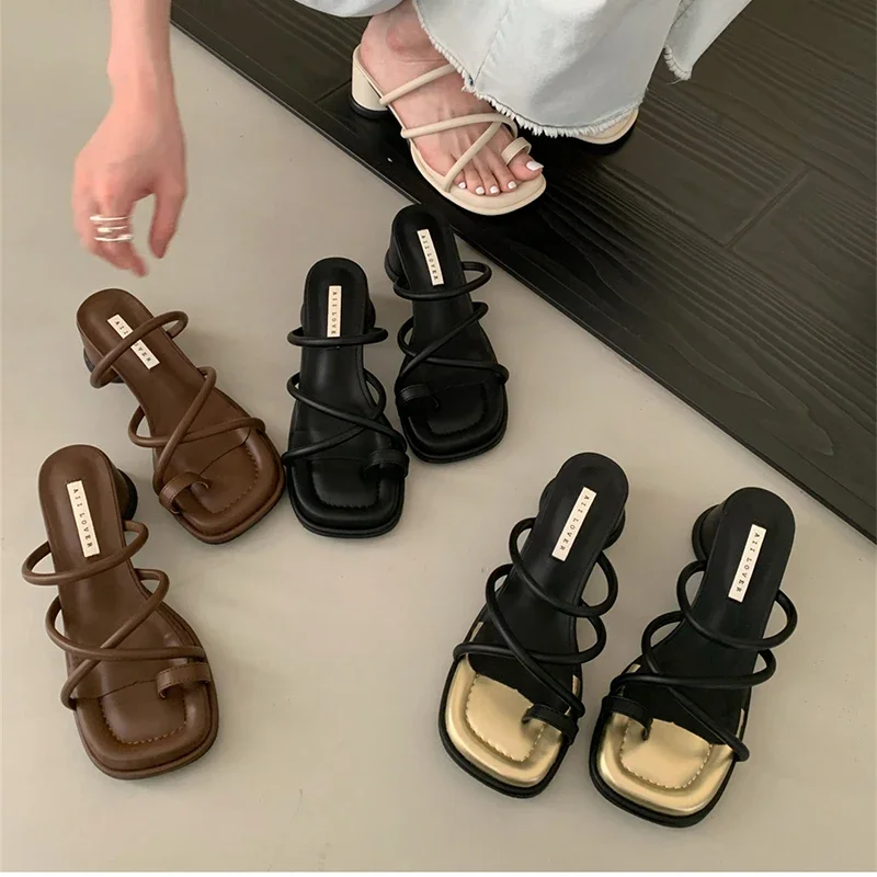 Zapatillas de verano de diseñador de lujo para mujer, zapatos elegantes de banda estrecha, Sandalias de tacón alto con punta de Clip para exteriores