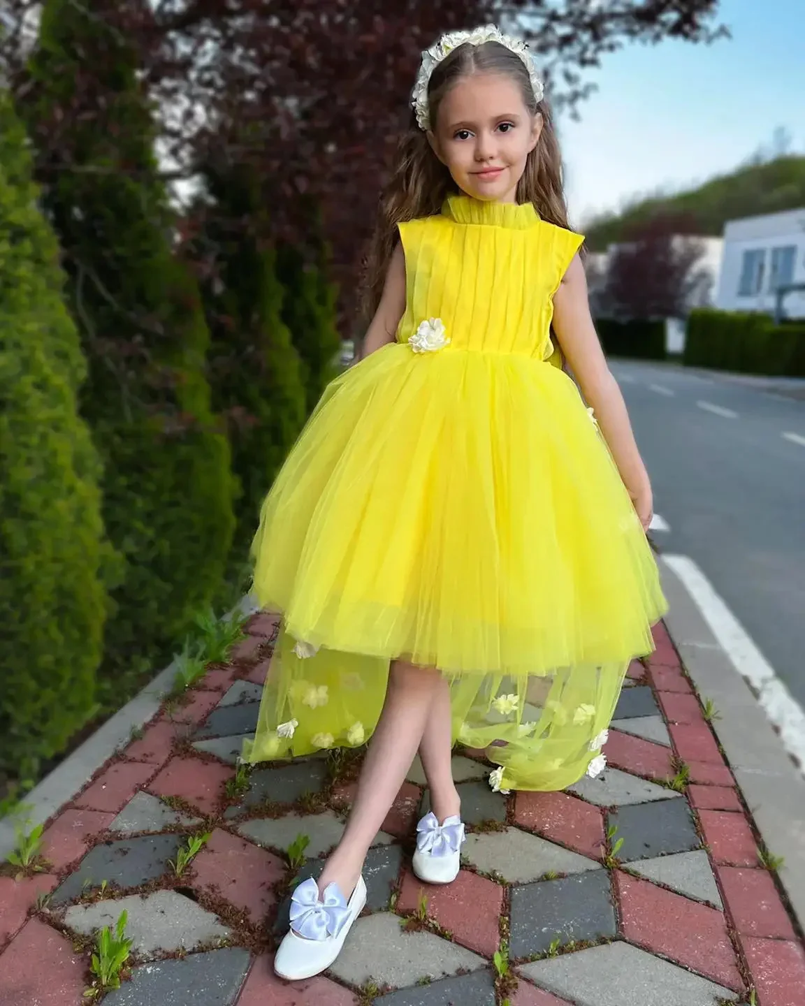 فساتين فتاة الزهور الصفراء لحفلات الزفاف تول ذوي الياقات العالية الأزهار لطيف الاطفال حفلة عيد ميلاد الأزهار صورة تبادل لاطلاق النار الكرة ثوب مخصص