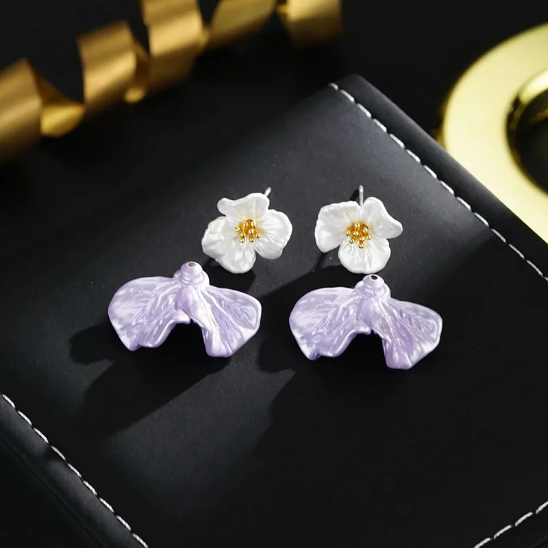 New early spring style, two-generation floral stud earrings, light luxury, fashionable temperament, high-end earrings, and earri
