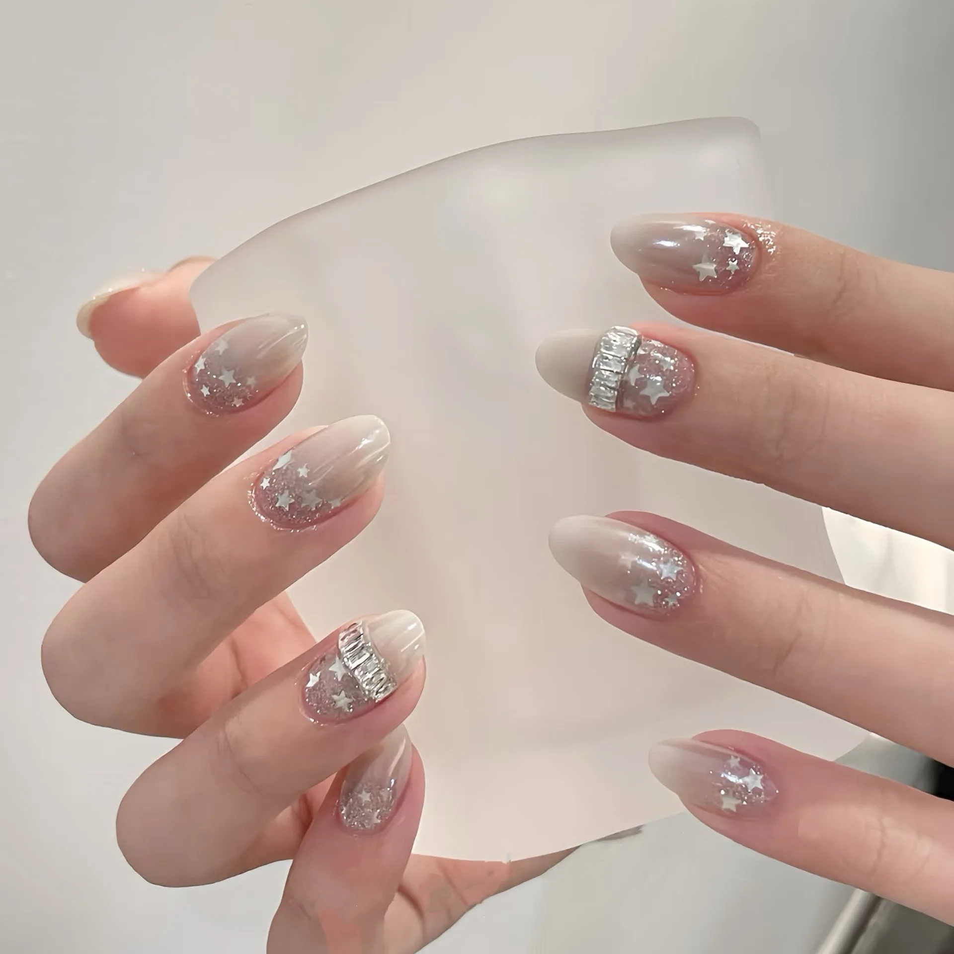 

10pcs Handmade Short Oval Press On Nails Nude Pink Aurora Silver Sparkling Star Rhinestone Design Fake Nails Wearable Nails Art