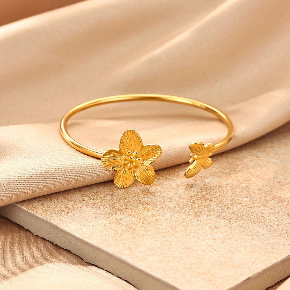 Elegant Flower Butterfly Open Cuff Bangle For Women Gold Color Stainless Steel Flower Butterfly Bracelet Floral Fashion Jewelry