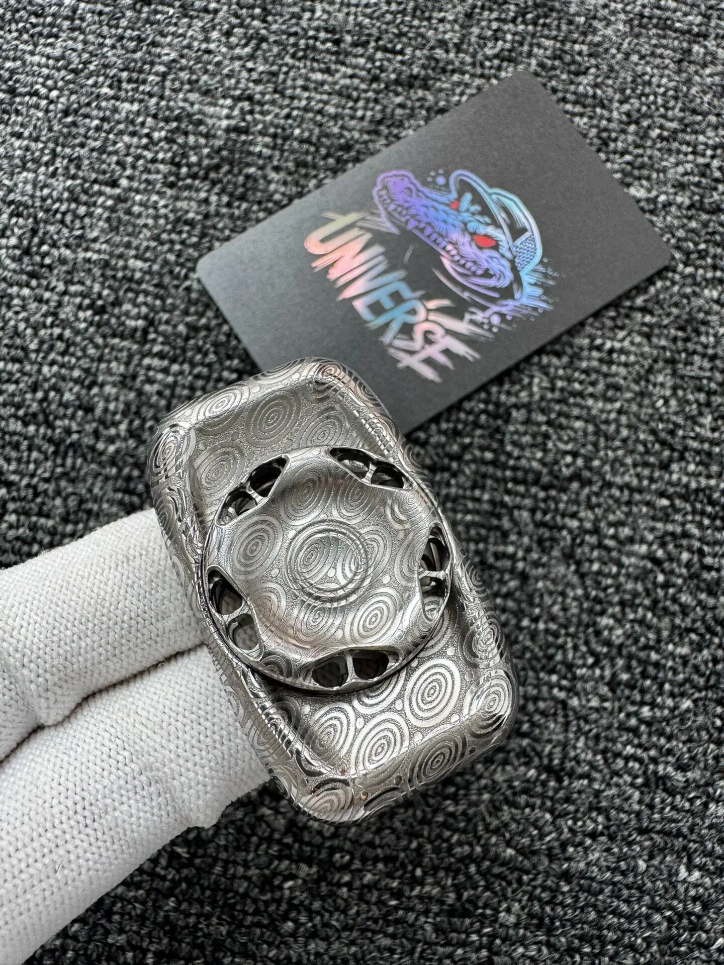 Used EDC World Ark old boy Rui powder carving edc metal decompression toy