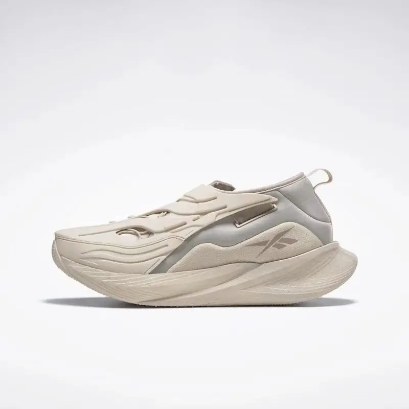 

Four Seasons New Outdoor Breathable Wearable Hiking Walking Shoes Casual Shoes Very Good Comfortable Shoes Mountaineering