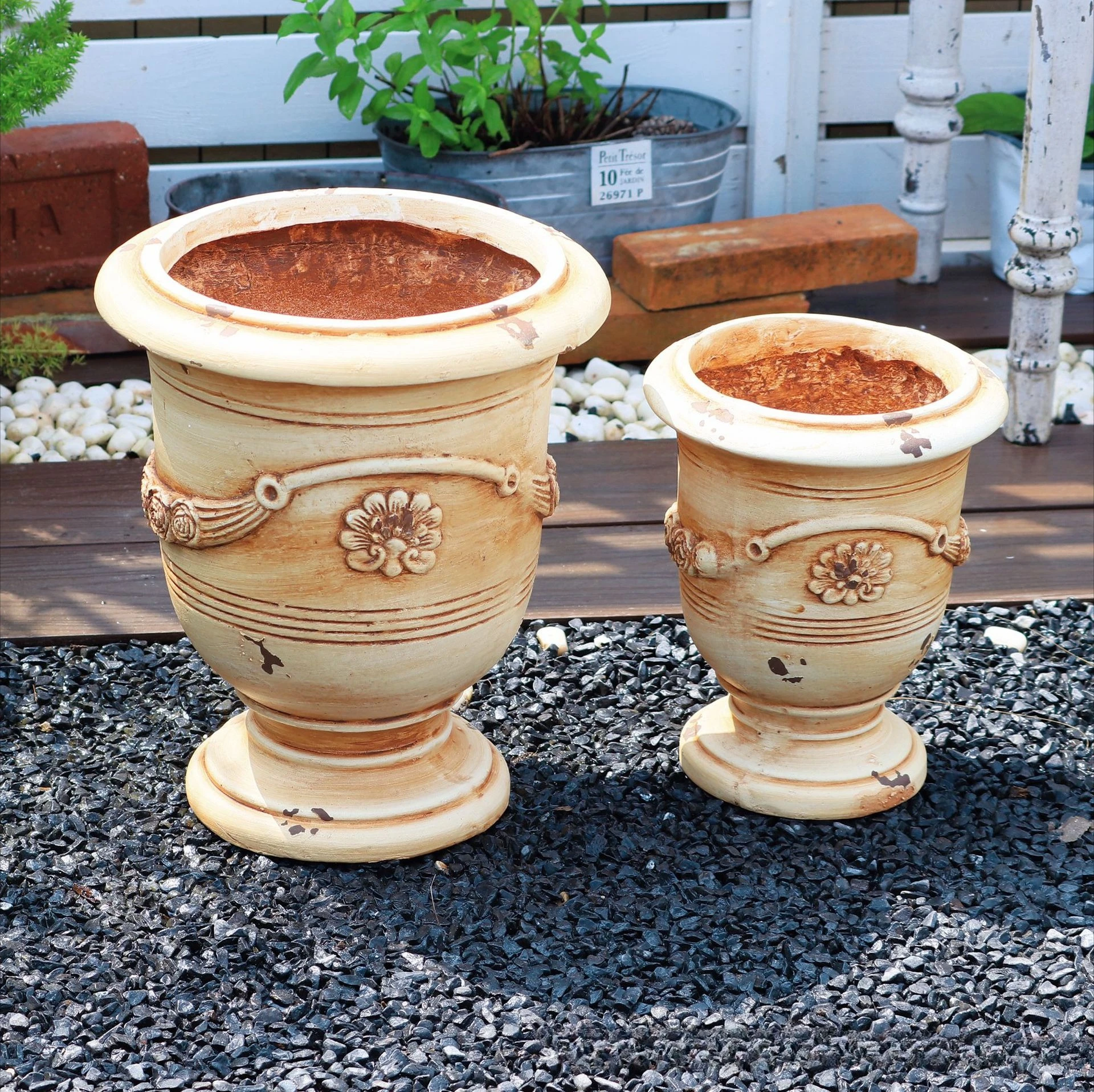 Factory direct sales old retro round pot breathable flower pot pot patio balcony gardening groceries decorative crafts