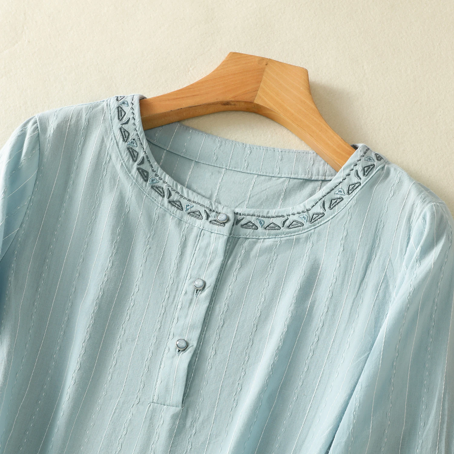 

Ele Embroidered round Ne Long Sve irt Women's Spring Autumn Loose Slimming Younger Top Luxury Upper Apparel