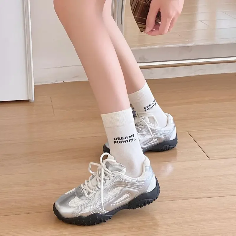 Chaussettes de sport de style collège japonais pour femmes, noir, blanc, gris, lettre imprimée, hip hop, décontracté, planche à roulettes, mode