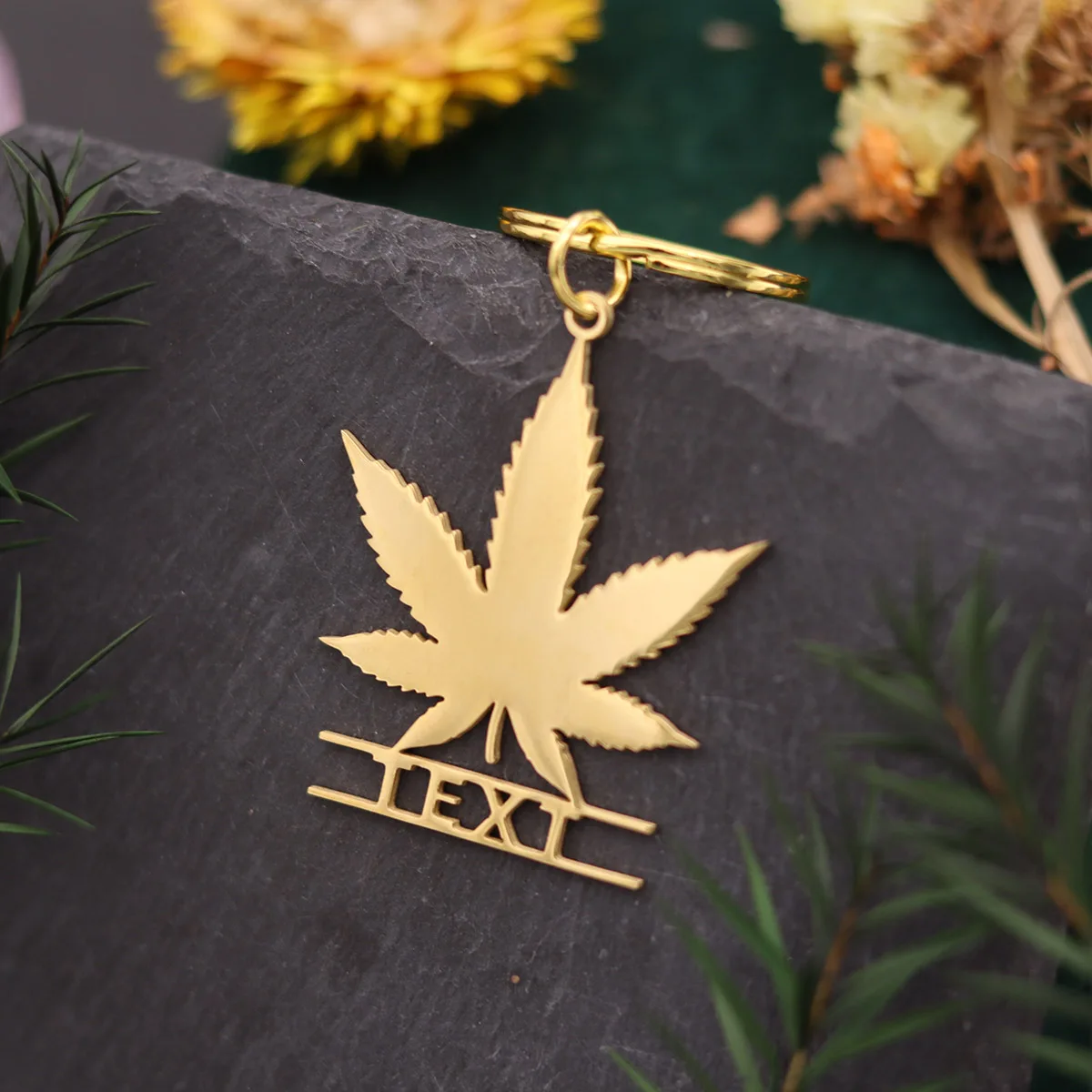 QIAMNI – porte-clés feuille d'érable en chanvre de la côte ouest, lettres gravées personnalisées en acier inoxydable, décoration hip hop, cadeaux